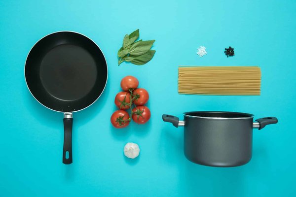 Quels sont les ustensiles et matériels indispensables pour une cuisine bien équipée ?